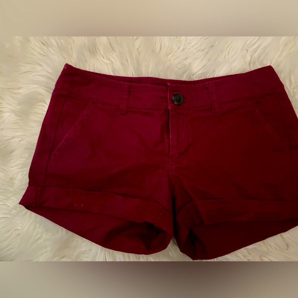 Burgundy American Eagle shorts SZ 4, midi cut.